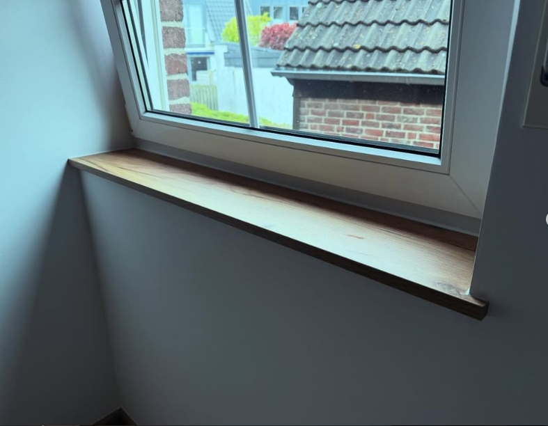Maßgefertigte Fensterbank aus Massivholz